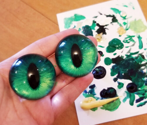Rounded slit pupil eyes with iridescent green/gold irises.